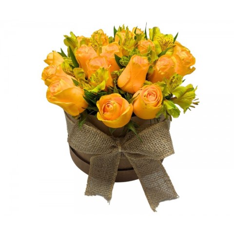 Buquê na Caixa com 18 Rosas Amarelas e Astromélias